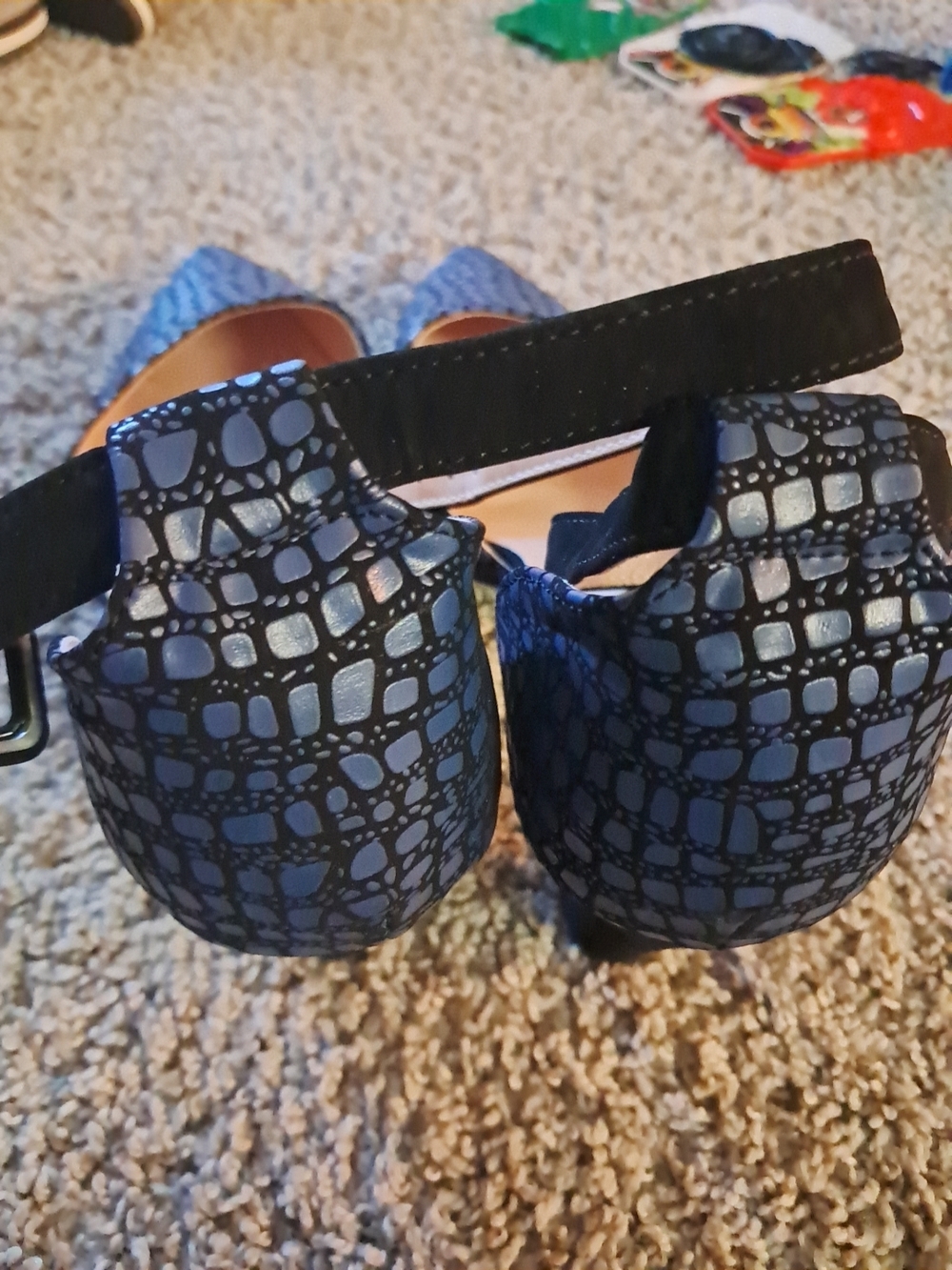 Pointed Toe Ankle-Strap Pumps in Navy Croc-Emboss - Picture 4 of 10